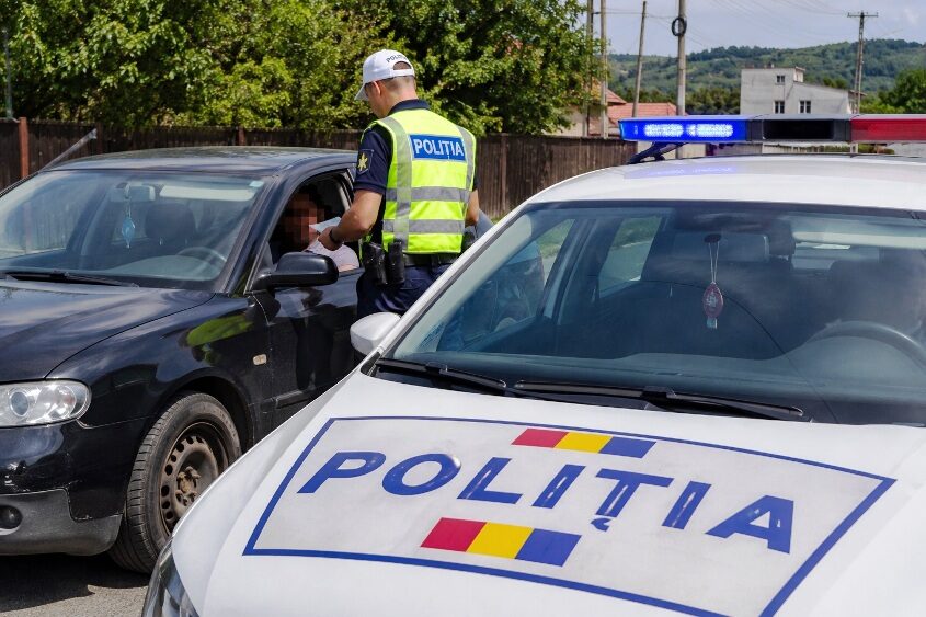 Inconștiență totală în trafic: bărbat fără permis, cu mașina neînmatriculată, fără RCA și ITP, oprit de polițiști la Sighet