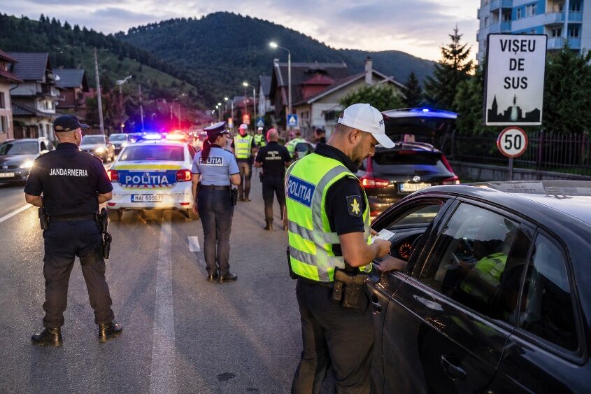 Filtru de amploare la Vișeu de Sus: 60 de mașini verificate, permise și certificate reținute, amenzi de peste 8.500 de lei