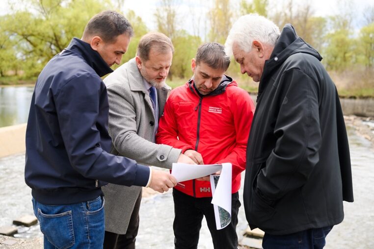Începând cu 15 iunie se închide circulația pe DJ 182B pentru demolarea și reconstruirea a trei poduri. Consiliul Județean Maramureș stabilește rute ocolitoare și monitorizează permanent șantierul
