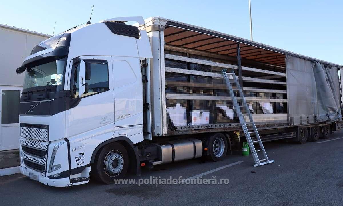 Peste 230.000 de țigarete ascunse într-un palet cu butelii de izobutan,  descoperite de polițiștii de frontieră