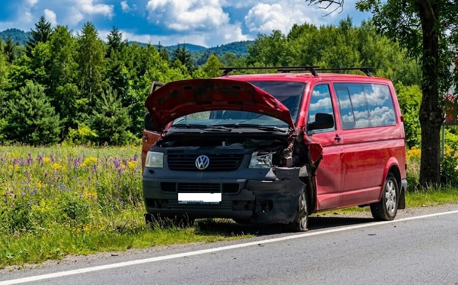 Intervenție a pompierilor pe DE 58, în zona Printmasters: Accident rutier cu trei autoturisme implicate