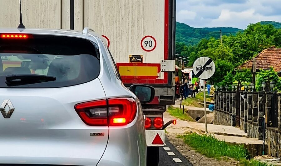 coloana-masini-accident-valea-chioarului