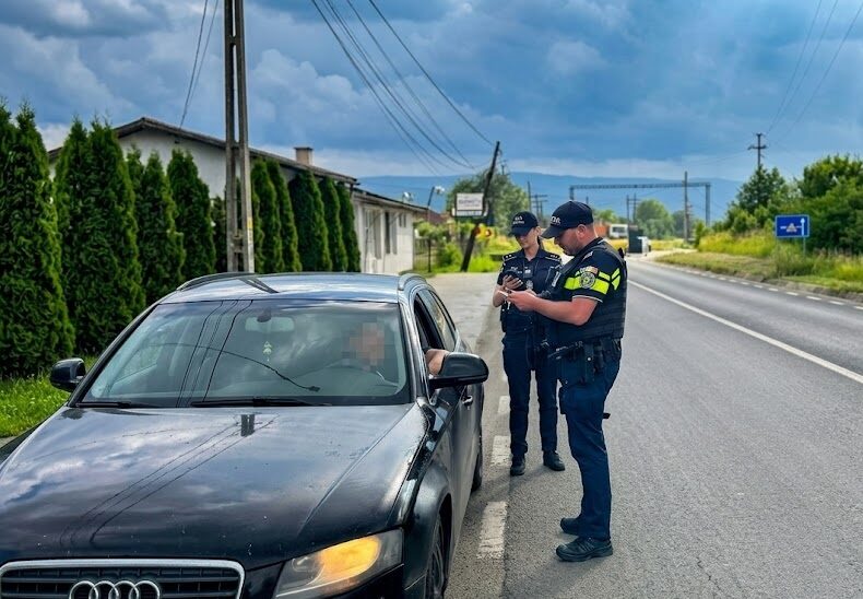 Razii de amploare pe șoselele din Maramureș: Zeci de șoferi amendați, permise reținute și mașini lăsate fără certificate în Vadu Izei și Vișeu de Jos