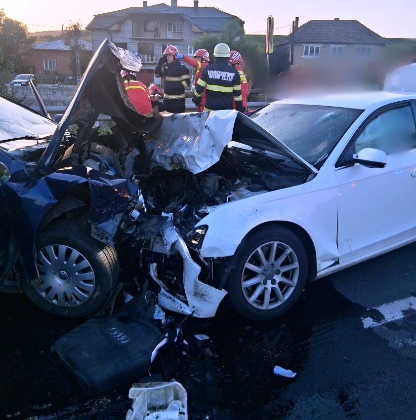 Nou accident grav pe DN 1C! Două persoane încarcerate, elicopterul SMURD a fost trimis de urgență la locul tragediei.foto