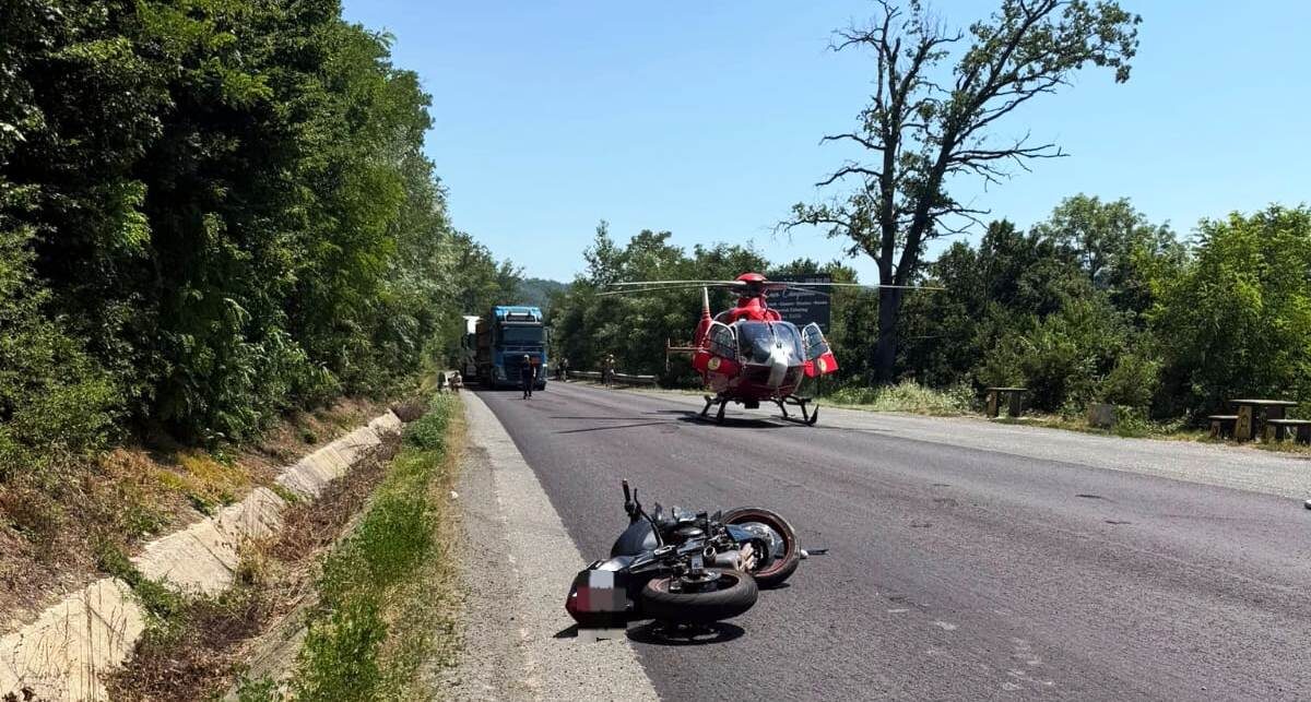 Motociclist de 20 de ani, transportat cu elicopterul SMURD după un grav accident pe DN 1C Baia Mare – Dej.foto