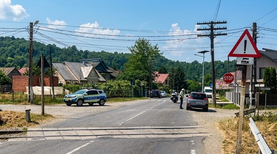 Peste 50 de amenzi într-o singură acțiune la trecerile la nivel cu calea ferată din Maramureș