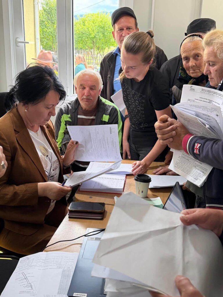 Deputata Crina Chilat a susținut audiențe la Poienile de Sub Munte; fondul funciar, printre principalele teme discutate