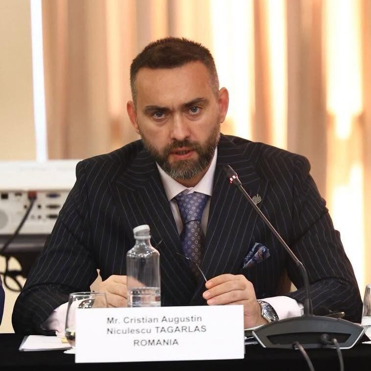 Senatorul Cristian Niculescu Țâgârlaș anunță adoptarea în Senat a unui proiect care elimină solicitarea copiilor după actele de identitate