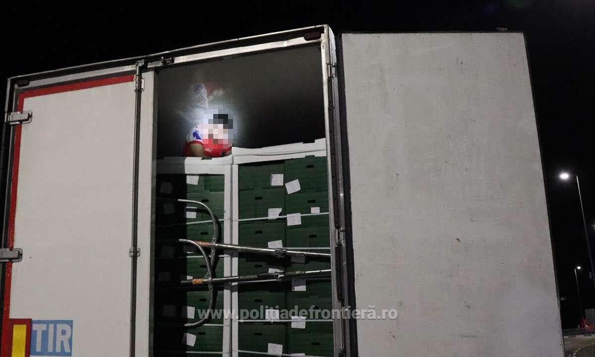 Polițiștii de frontieră au descoperit un cetățean turc ascuns într-un transport de pepeni