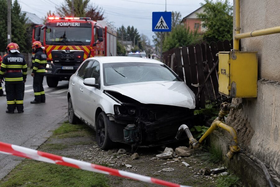 Accident rutier în Sighetu Marmației. Pompierii au intervenit după fisurarea unei conducte de gaz