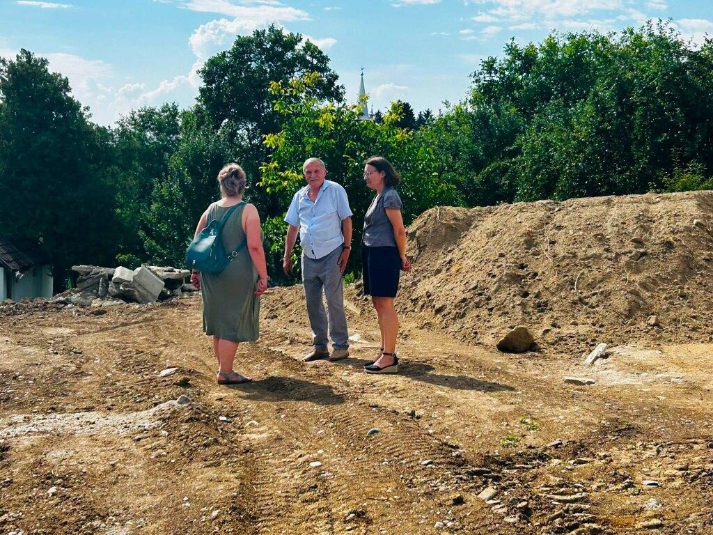 Deputata Zahoránszki Brigitta: Curtea grădiniței din Arduzel este în curs de reabilitare înaintea noului an școlar