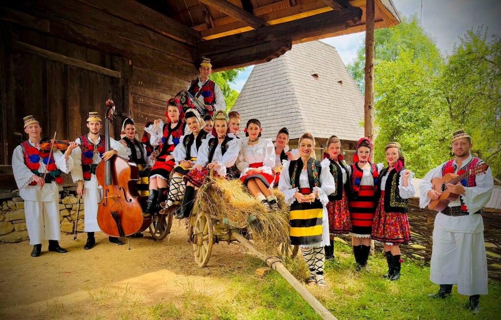 Ansamblul Folcloric Național Transilvania și Andreea Ghițiu pregătesc lansarea unui colaj de cântece din Maramureș