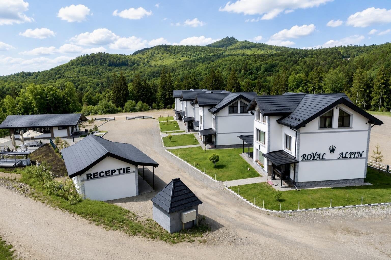 Royal Alpin Cavnic – Unul dintre cele mai spectaculoase complexe turistice din Maramureș se dezvoltă spectaculos. Cazare premium, restaurant, SPA și, în curând, piscină, în inima stațiunii Cavnic