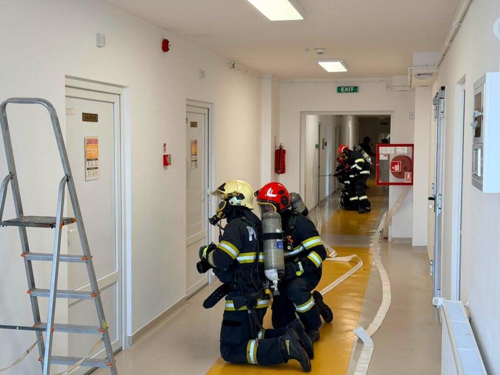 ISU Maramureș a organizat exerciții tactice de intervenție la o unitate industrială din Borșa și la Spitalul de Boli Infecțioase și Psihiatrie Baia Mare